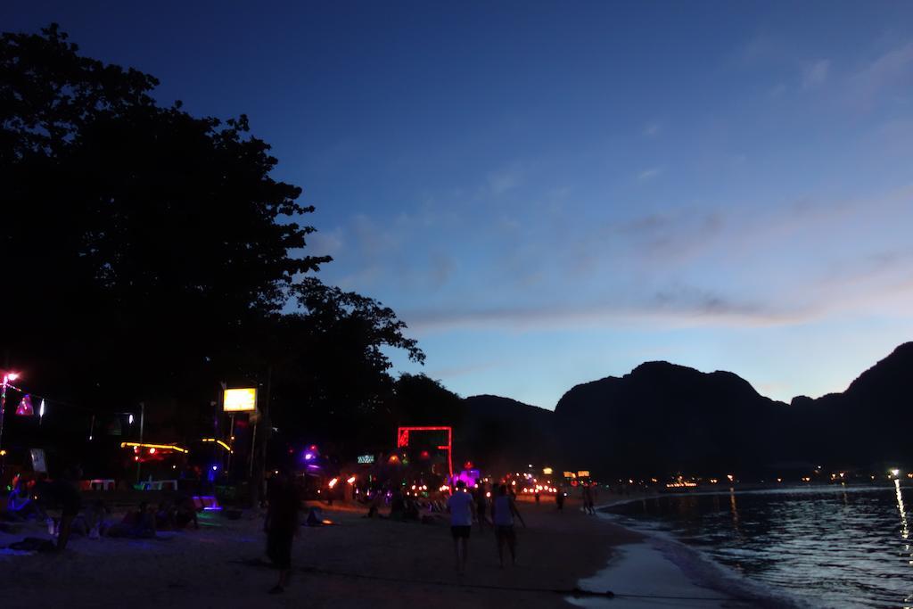 The Beacha Club Hotel Phi Phi-öarna Exteriör bild