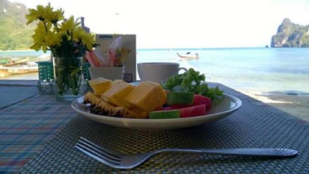 The Beacha Club Hotel Phi Phi-öarna Exteriör bild
