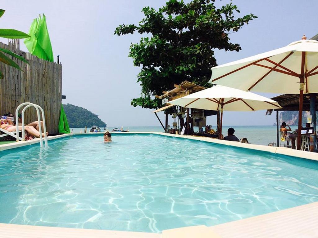 The Beacha Club Hotel Phi Phi-öarna Exteriör bild